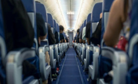 O însoțitoare de zbor a dezvăluit care sînt cele mai ciudate lucruri pe care pasagerii le fac în avion