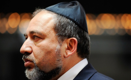 Министр призвал евреев уезжать из Франции