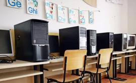 Alte 150 de computere au fost transmise către 30 de instituții de învățămînt din țară