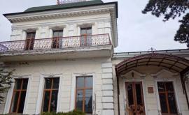 Один из красивейших памятников архитектуры Кишинева приходит в упадок ФОТО
