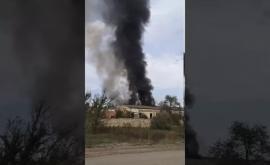 Incendiu puternic la CeadîrLunga Ard mai multe depozite
