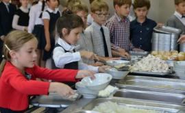 Problema alimentației copiilor în școli va fi discutată mîine la Primărie