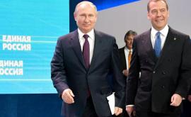 Putin și Medvedev vor putea fi senatori pe viață