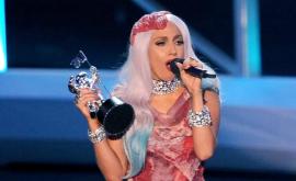 Леди Гага повторила все свои культовые наряды в политическом видео ВИДЕО