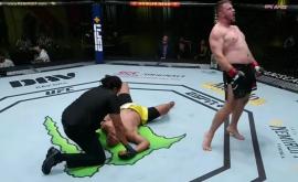 Боец из Молдовы одержал еще одну победу в UFC
