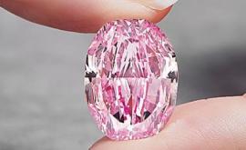 Un diamant roz de excepţie vîndut la licitație pentru o sumă exorbitantă