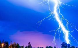 Австралийские физики научились контролировать разряд молнии