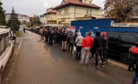 Огромные очереди на избирательных участках в Праге ФОТО