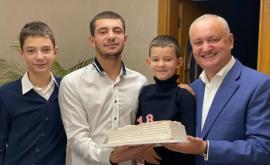 Fiul lui Igor Dodon împlinește 18 ani Ce mesaj ia transmis