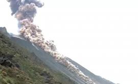 Vulcanul Stromboli din Sicilia a erupt cu o explozie puternică