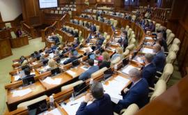 Почти каждый седьмой депутат парламента Молдовы пенсионер