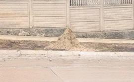 Работники Exdrupo рассыпали песок и соль на двух столичных улицах