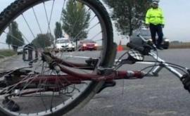 Велосипедист врезался в такси