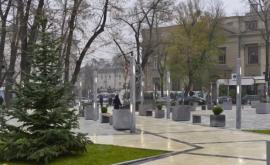 Scuarul Mihai Eminescu din centrul capitalei a fost inaugurat 