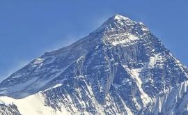 Înălţimea Muntelui Everest după efectuarea de noi măsurători este de 884886 metri