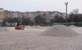 Lucrarile de reconstructie a stadionului sportiv pentru elevii din liceele Mihai Grecu si Nicolae Iorga pe ultima sută de metri
