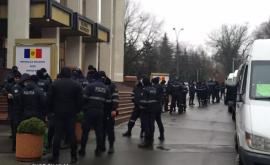 Новый протест фермеров в центре Кишинева замечены десятки полицейских