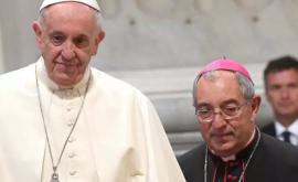 Doi cardinali de la Vatican apropiați ai papei Francisc testați pozitiv cu Covid19