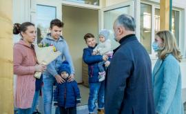 Clipe de fericire O familie din Budești a primit în dar o casă de la Igor Dodon 