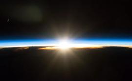 Сказочные изображения сделаны астронавтами ежедневно наблюдающими 16 рассветов и закатов в сутки