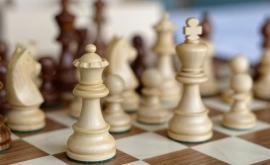 Ce înseamnă cuvîntul şah şi ce reprezintă piesele de joc