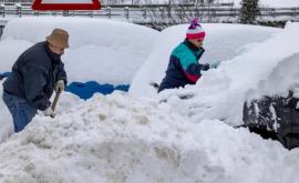 Молдаване радуются снегу в Испании ВИДЕО