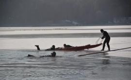 Спасатели начали кампанию по предотвращению несчастных случаев изза обрушения тонкого льда