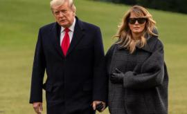 Soții Trump îl pun pe șeful servitorilor Casei Albe săi întîmpine pe soții Biden