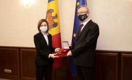 Ambasadorul Republicii Cehe în Moldova decorat de președinta Maia Sandu