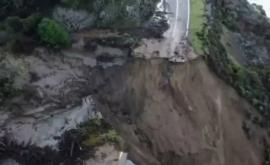 В Калифорнии ураганом разрушено шоссе
