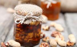 De ce trebuie să adaugi acum în alimentație combinația de miere cu nucă