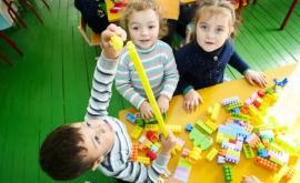 Родители требуют возобновления работы детских садов в нормальном режиме