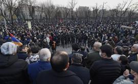Оппозиция заблокировала армянский парламент