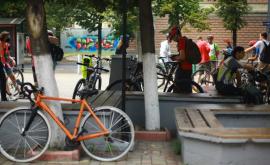 Chișinăuienii îndemnați să circule cu biciclete