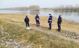 Спасатели продолжают поиски утонувшей девочки с помощью дрона