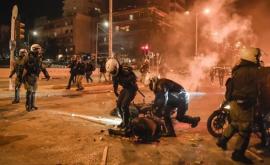 В Греции полиция применила слезоточивый газ для разгона протестующих