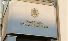  Почему снят государственный герб со здания Администрации президента