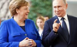 Меркель заявила что Германия может самостоятельно закупить Спутник V
