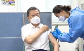 Președintele Coreei de Sud și soția sa sau vaccinat împotriva COVID19