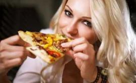 De ce unele persoane care mănîncă mult nu se îngrașă