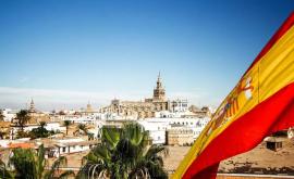 Испанцы просят не пускать туристов в страну