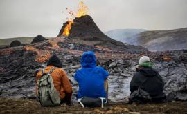 За две недели более 30 тысяч туристов посетили вулкан в Исландии 