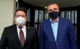 Declarație Ambasadorul UE îi sugerează unui oficial corupt să lupte împotriva corupției în Moldova