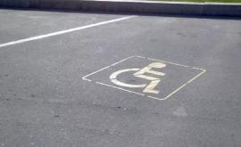 Amenzi pentru șoferii care nu respectă indicatoarele destinate locurilor de parcare persoanelor cu dizabilități