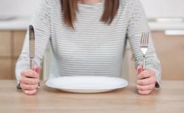 Как обмануть голод и уговорить себя есть меньше