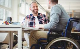 Noi măsuri de stimulare a angajării persoanelor cu dizabilități aprobate de deputați