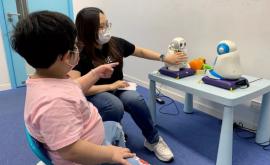 Роботы обучают социальным навыкам детей с аутизмом