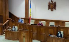 În Parlament sar putea cere vot de neîncredere pentru trei judecători CC