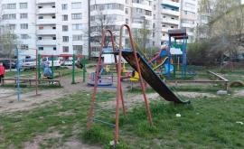 Chișinăuenii sînt șocați Un teren de joacă a fost vîndut străinilor și dezvoltatorilor