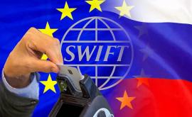 Европарламент принял резолюцию с призывом отключить Россию от SWIFT